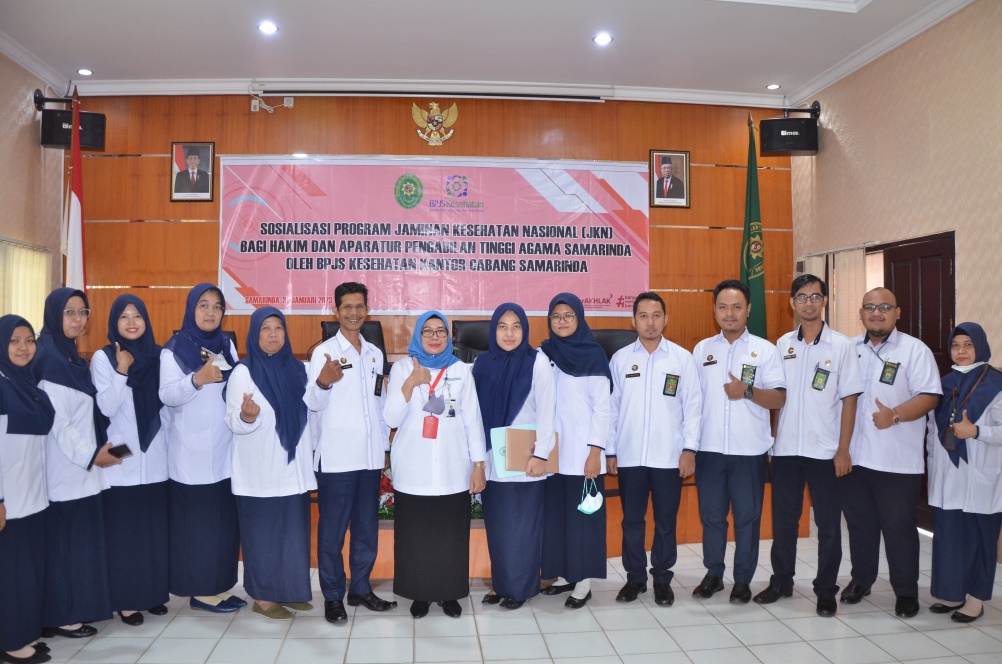 7. Foto Bersama dengan Kesekertariatan PTA Samarinda