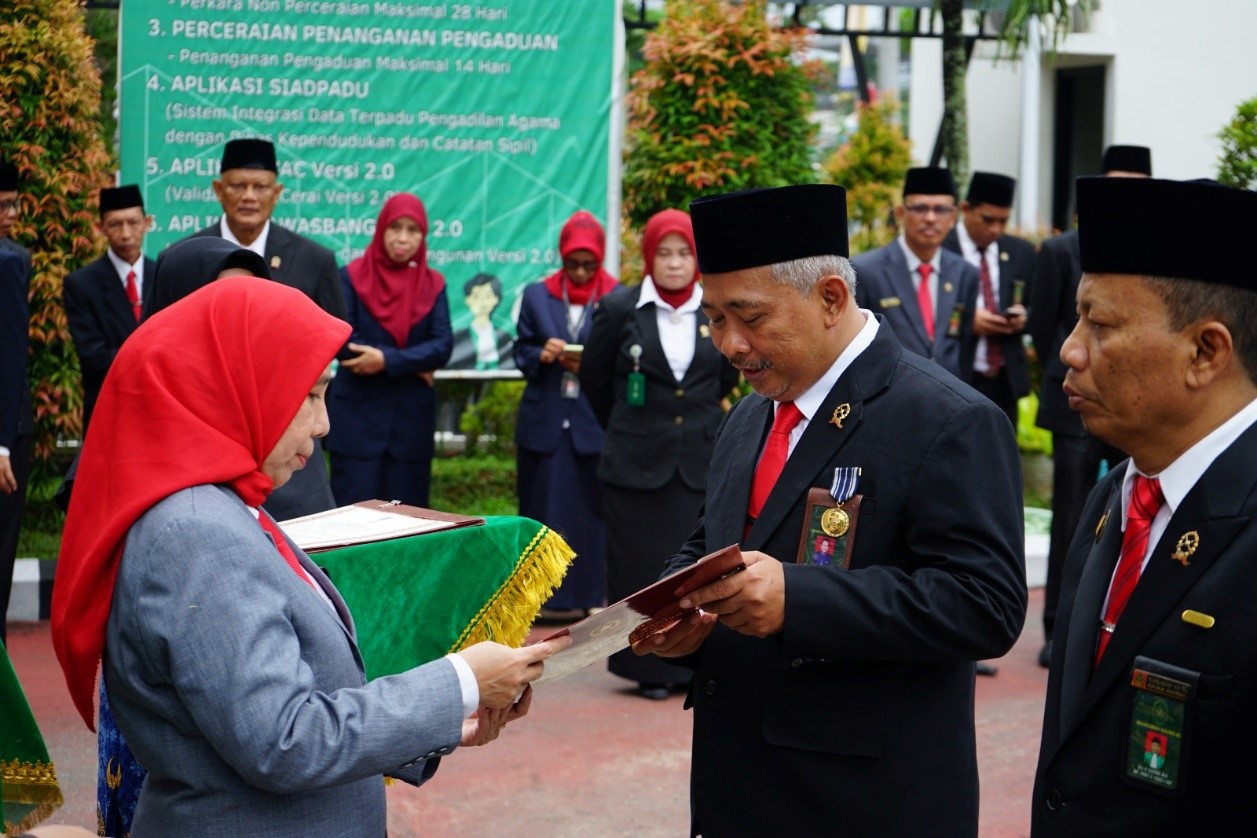 HUT RI 4