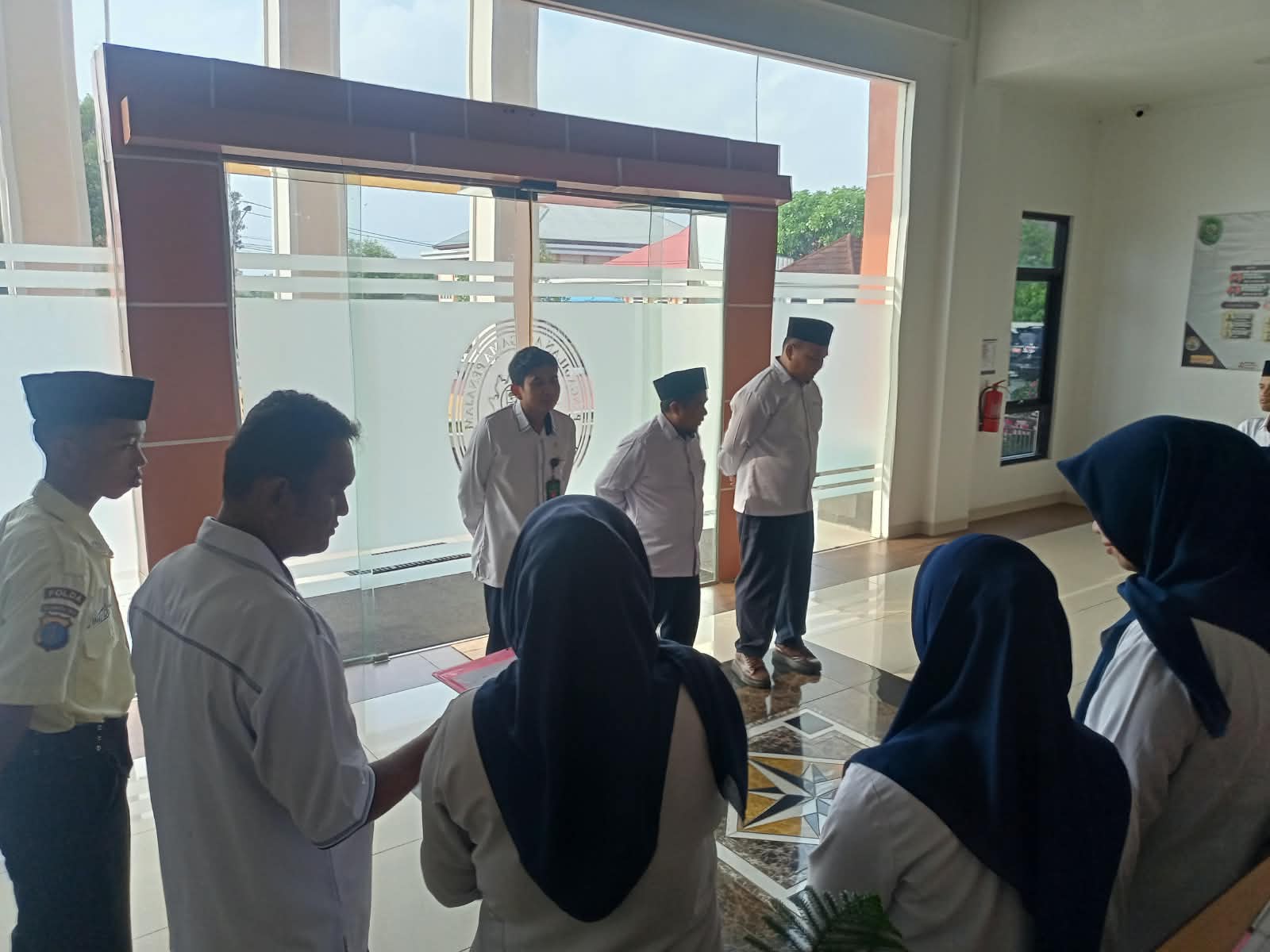1. Pengadilan Agama Penajam Tingkatkan Kebersihan Lingkungan Melalui Brigas