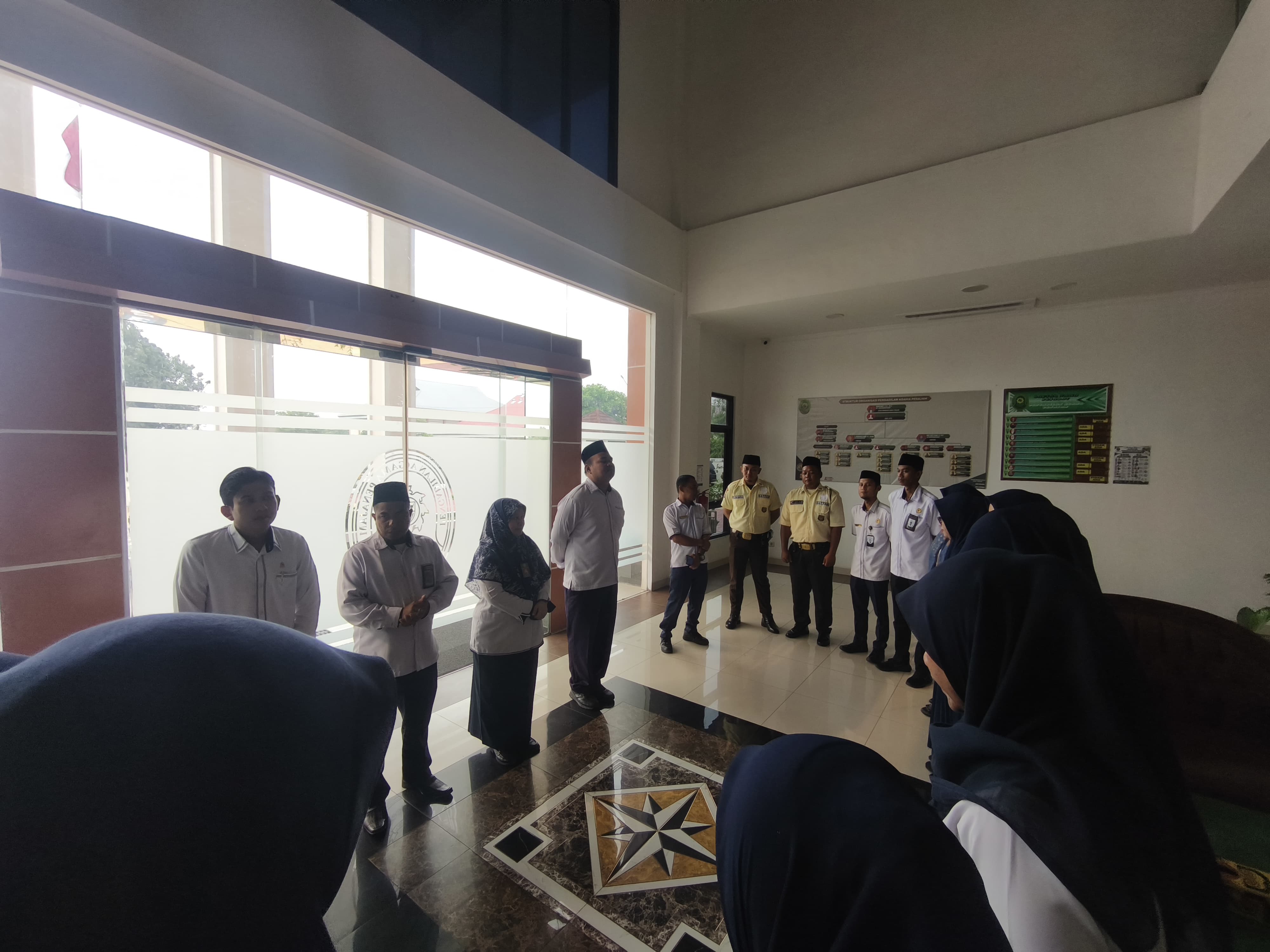 PA Penajam Gelar Brigas, Perkuat Sinergi Petugas dalam Menjaga Pelayanan dan Lingkungan Kantor