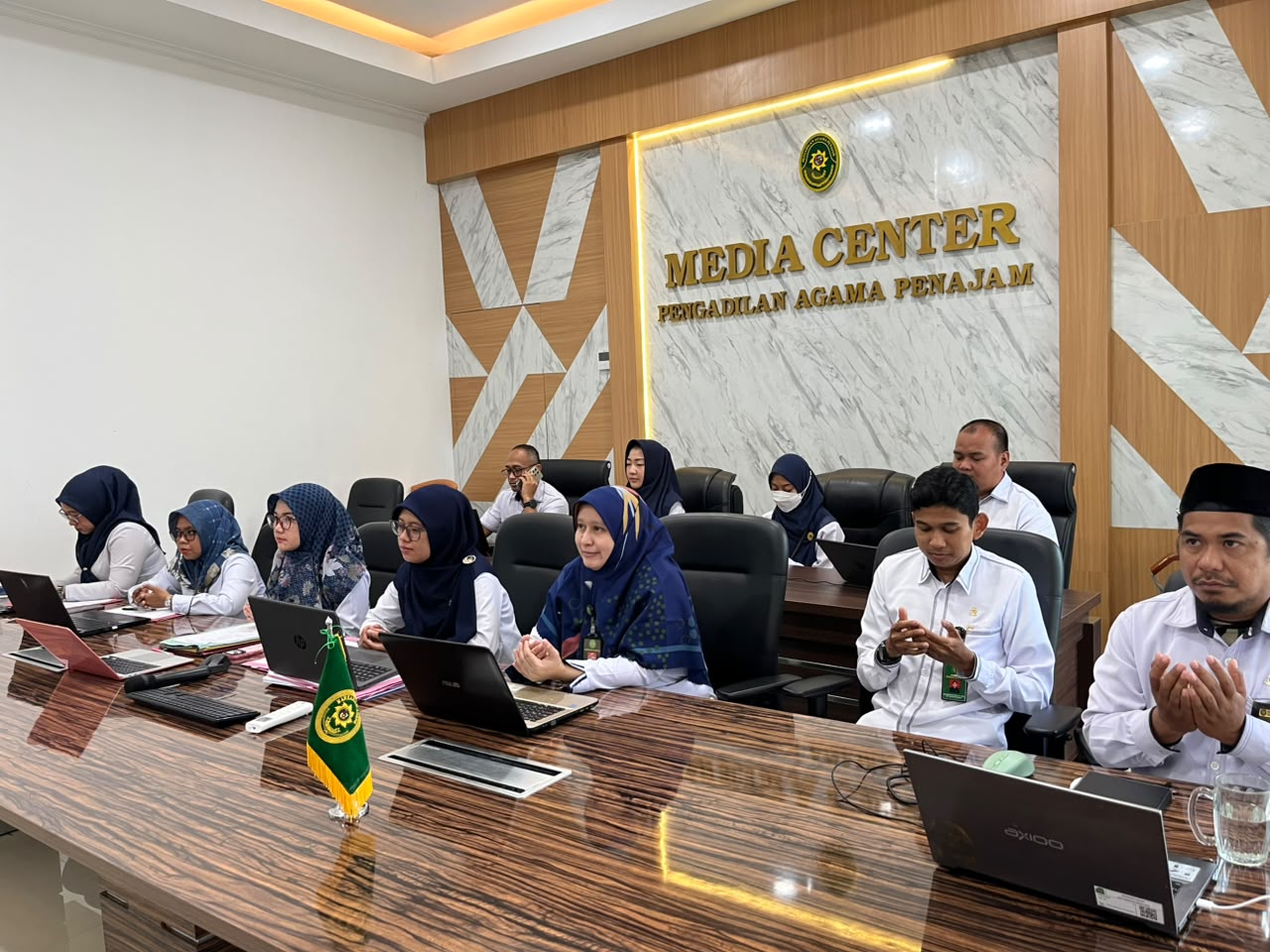 2. Zoom bersama Komisi